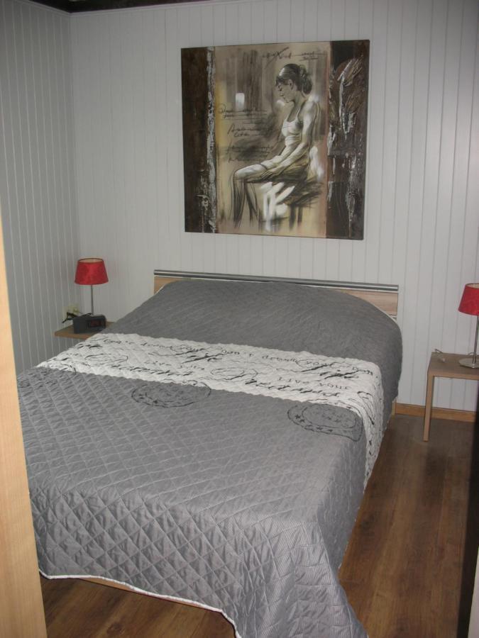 Durbuy Kleine Familiechalet Edelweiss 4 A 5 Pers Luaran gambar